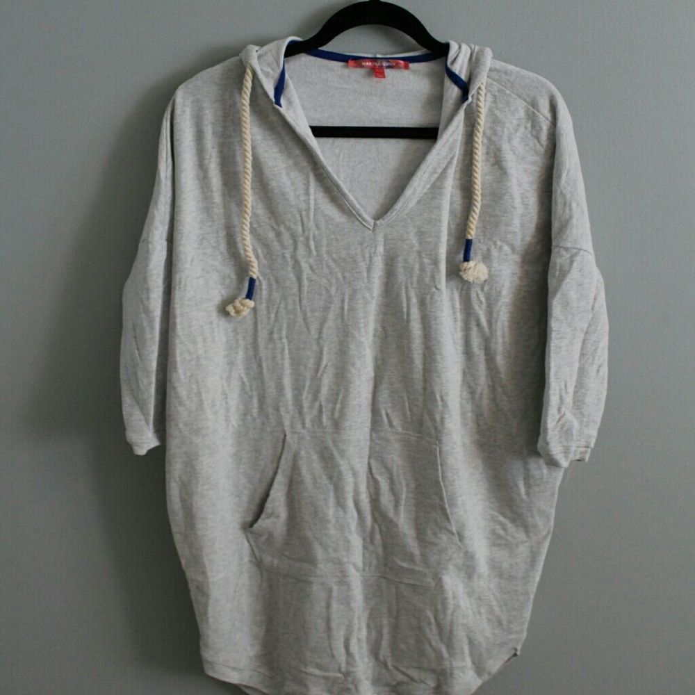 Light gray hoodie/sweatshirt